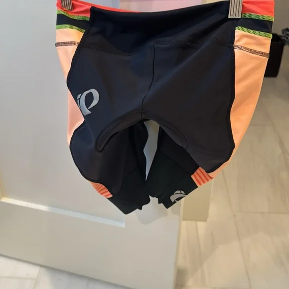 Pearl Izumi Women's melon coral orange and Black Cycling Shorts - Picture 2 of 5
